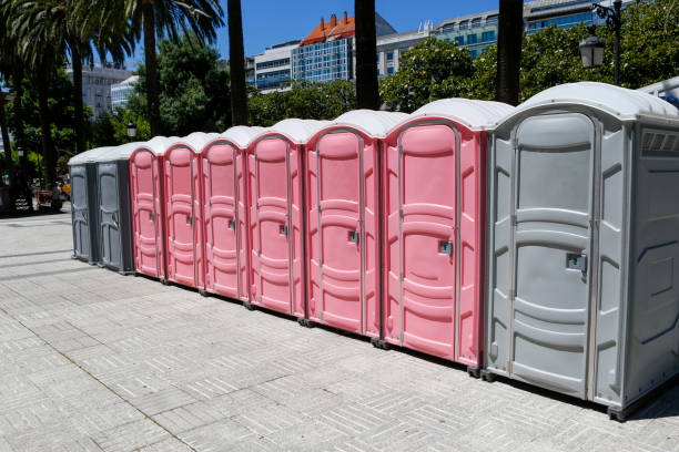 Best VIP or Luxury Restroom Trailers  in Kendale Lakes, FL